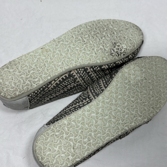 TOMS Graphic Print Slip On Shoes, 6.5 - Picture 8 of 8
